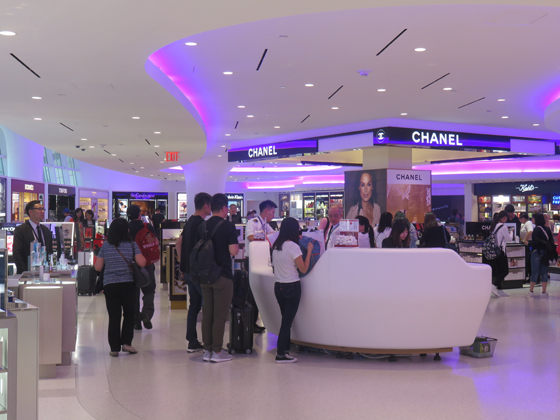 International Shoppe’s new 7,200 sqf stand-alone Beauty Store at New York’s JFK International Airport Terminal 1 is proving to be a huge hit with passengers, who are embracing the enhanced space and new brands with strong sales. 