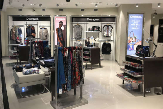 Desigual’s temporary pop-up store adjacent to the sunglasses area in Dufry’s Accessories store in T2, which will be open to October 2017. Dufry operates a total of 13 Desigual stores in Latin America, including in Cancun, Los Cabos, Puerto Vallarta, Punta Del Este, Montevideo and Santiago Airports. 