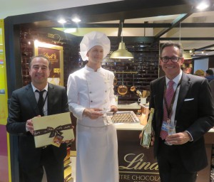 Bottega owner and managing directer Sandro Bottega (left) and Peter Zehnder, head of the Lindt & Sprungli global duty free division (right) celebrate the launch of the “Perfect Match” collaboration. 